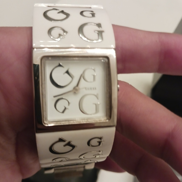 Guess Laquer Watch ⌚️ 😍😍 - Picture 5 of 8